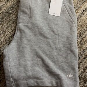 Men’s grey Alo shorts